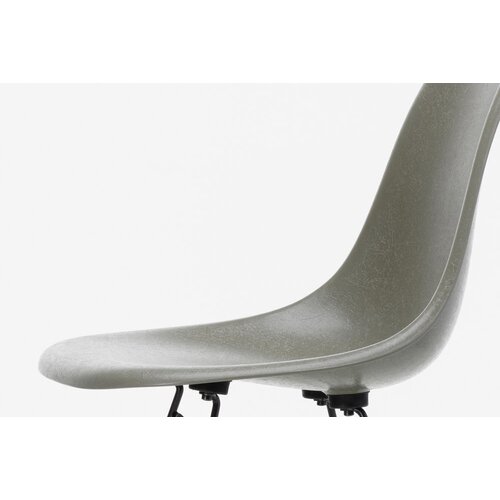 Vitra Vitra Eames Fiberglass Chairs Vitra Vitra Eames Fiberglass Chairs