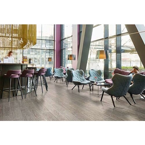 Forbo Flooring Forbo Flooring Step Surestep Wood antislip vinyl vloer Forbo Flooring Forbo Flooring Step Surestep Wood antislip vinyl vloer