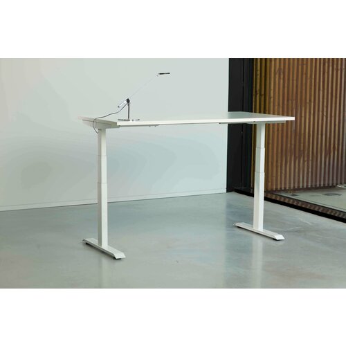 Tint Tint zit sta single werkplek NPR bureau