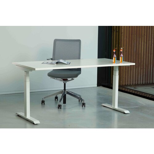 Tint Tint zit sta single werkplek NPR bureau